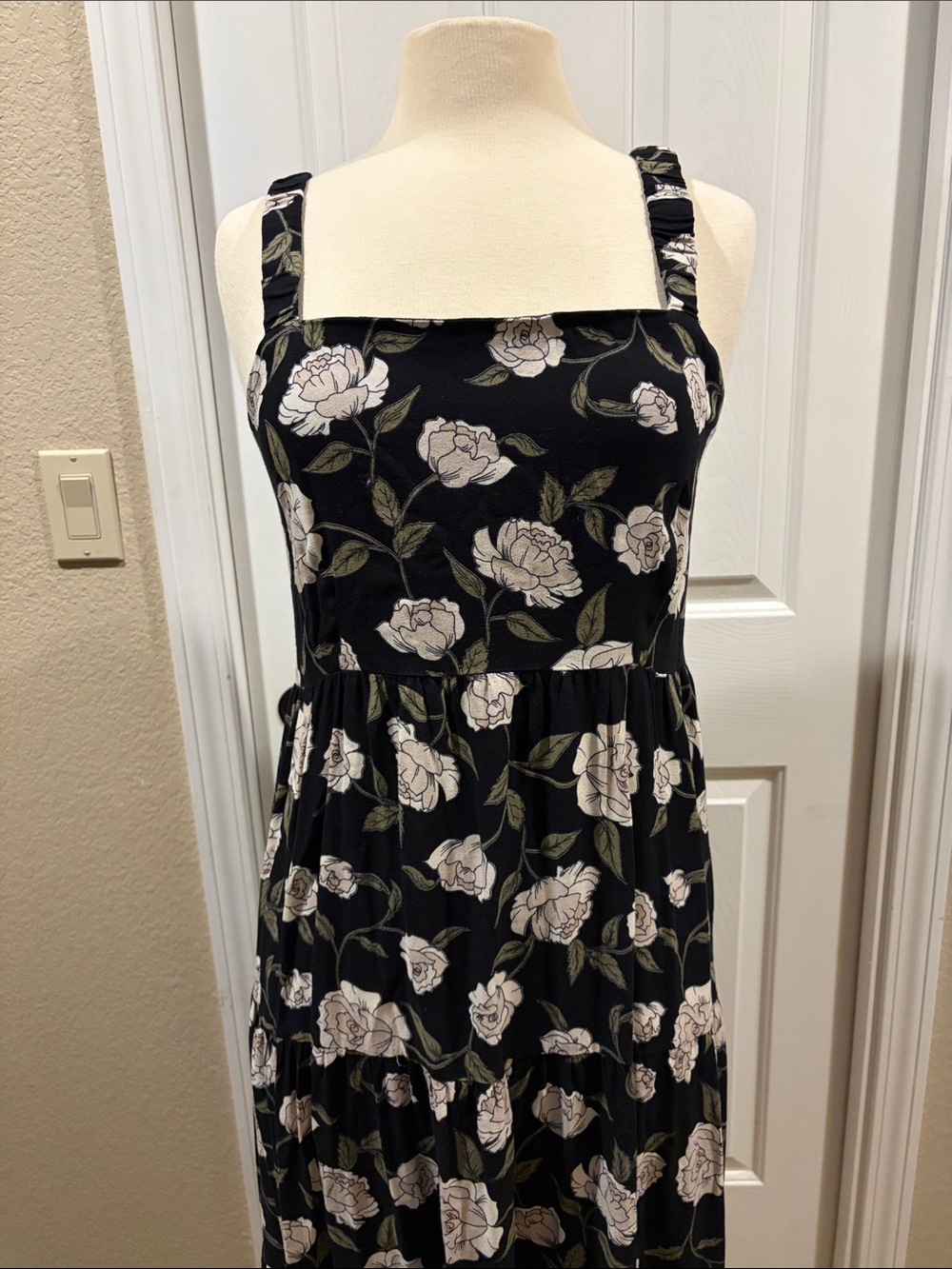 Saltwater LUXE Floral Black Sleeveless Maxi Dress size M excellent cond - Picture 3 of 8